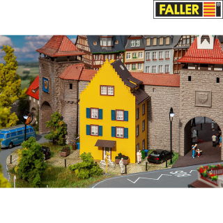 H0 Faller 130709 Koncový městský dům