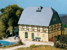 H0 Auhagen 11359 Velký dům, hospodářství